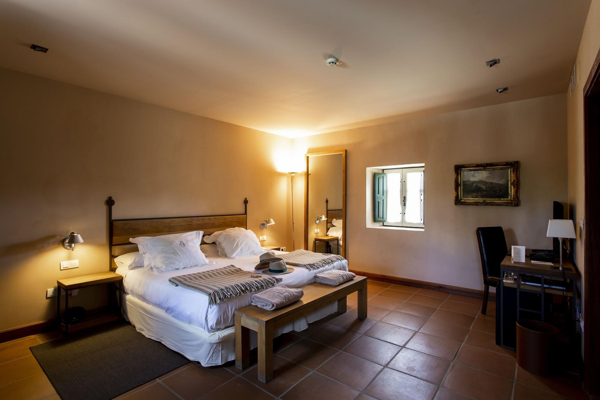 Hacienda Zorita Wine Hotel & Spa Valverdon Exterior photo A room at the hotel