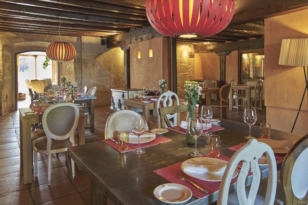 Hacienda Zorita Wine Hotel & Spa Valverdon Exterior photo Restaurant in Spain