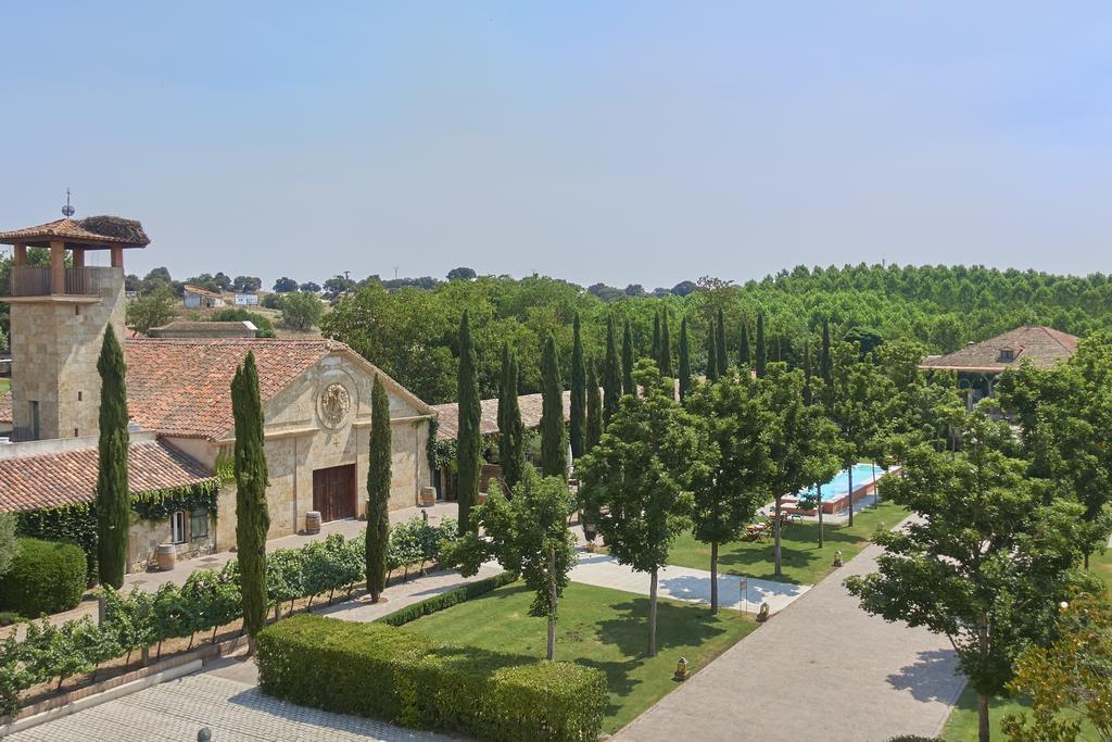 Hacienda Zorita Wine Hotel & Spa Valverdon Exterior photo A view of the village