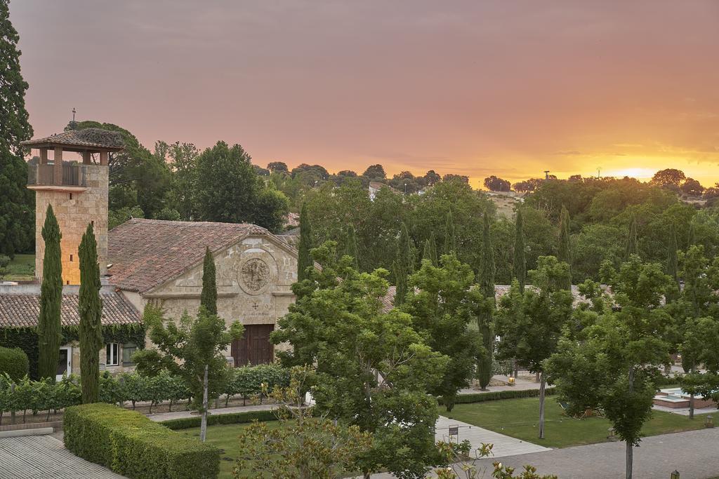 Hacienda Zorita Wine Hotel & Spa Valverdon Exterior photo Sunset at the St. Mark's Chapel