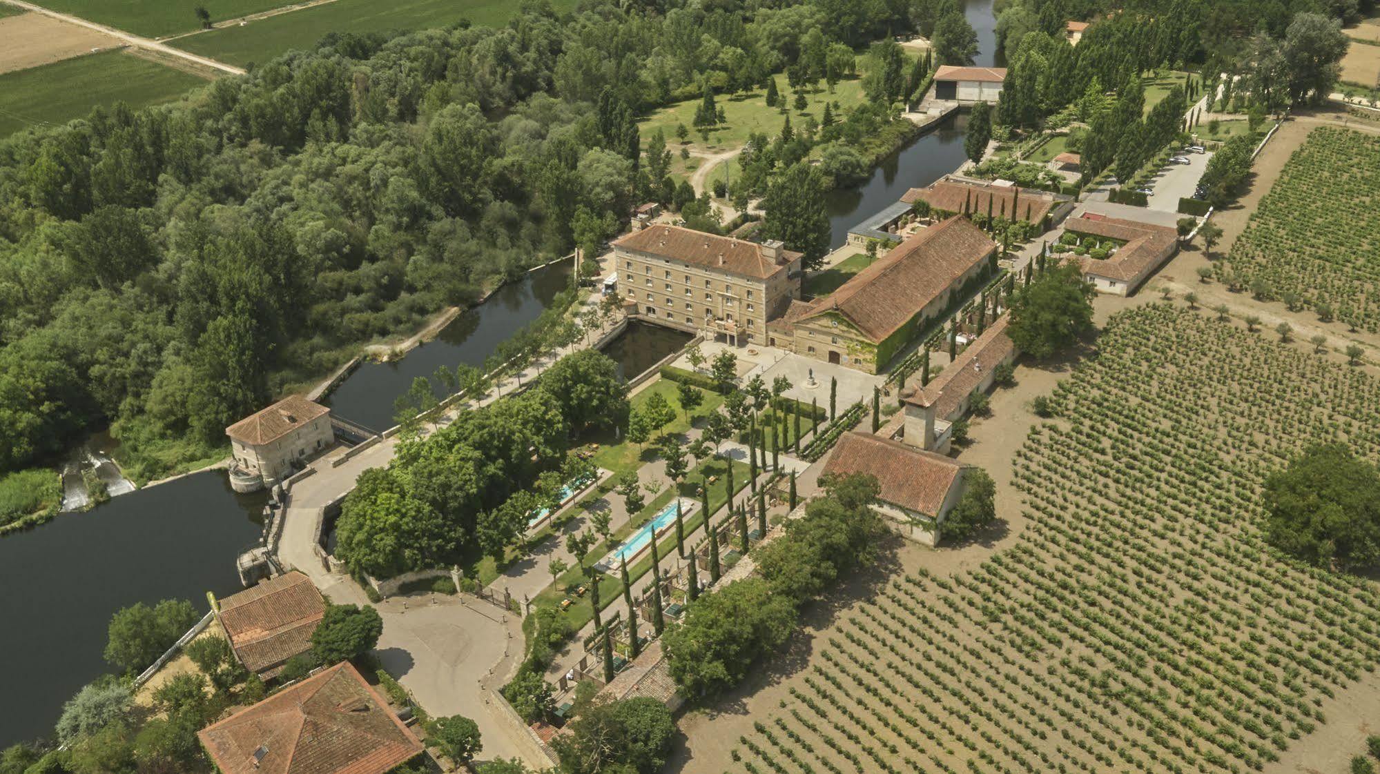 Hacienda Zorita Wine Hotel & Spa Valverdon Exterior photo An aerial view of the village of Saint-Martin-de-Champs