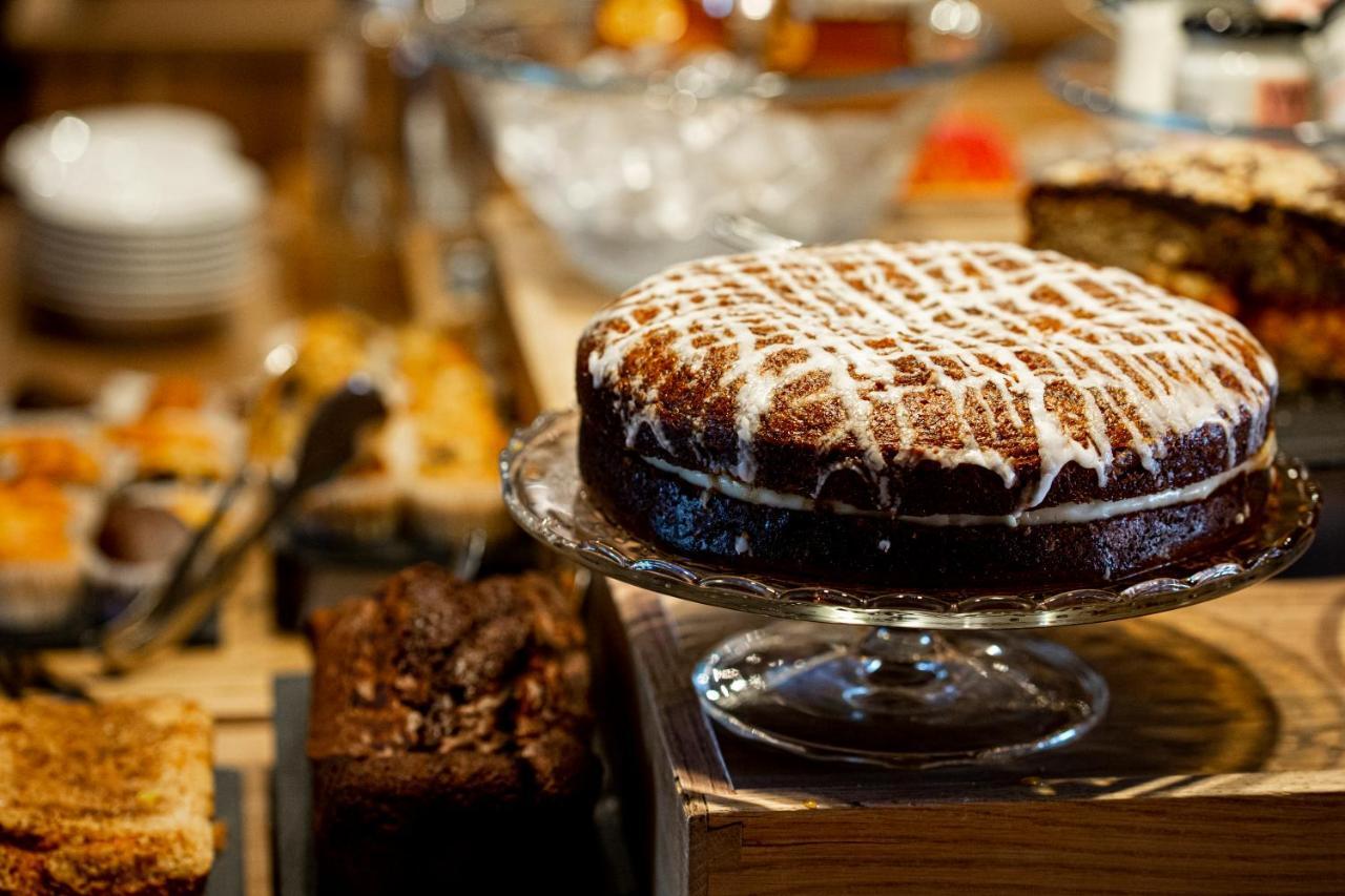 Hacienda Zorita Wine Hotel & Spa Valverdon Exterior photo A cake