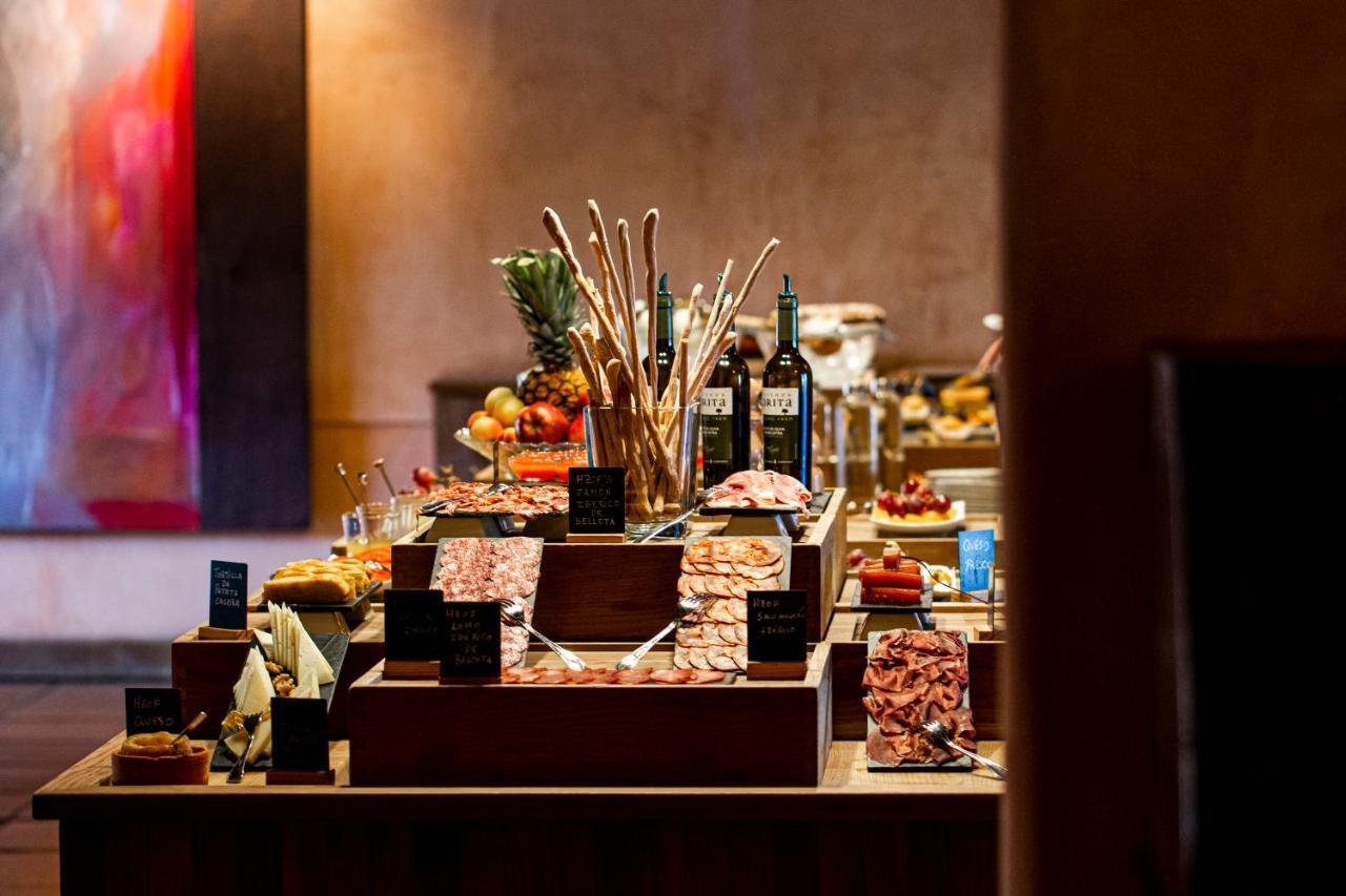 Hacienda Zorita Wine Hotel & Spa Valverdon Exterior photo A buffet at a hotel