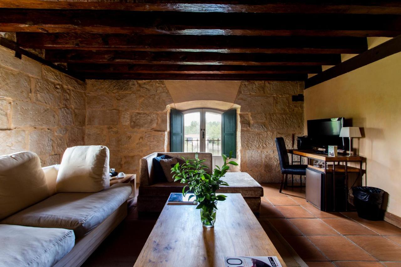 Hacienda Zorita Wine Hotel & Spa Valverdon Exterior photo The living room of the house